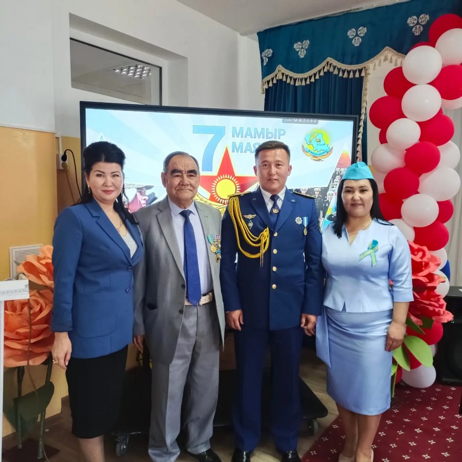 7 МАМЫР ОТАН ҚОРҒАУШЫЛАР КҮНІ және 9 МАМЫР ЖЕҢІС КҮНІНЕ арналған ардагер ұстазбен кездесу.