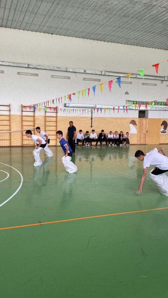 "СПОРТ - денсаулық кепілі» тақырыбында эстафеталық ойыны